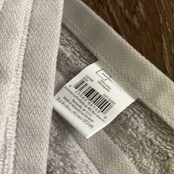 Mainstays Textured Bath Towels. Soft Silver. Set of 2. New. - Picture 2 of 2